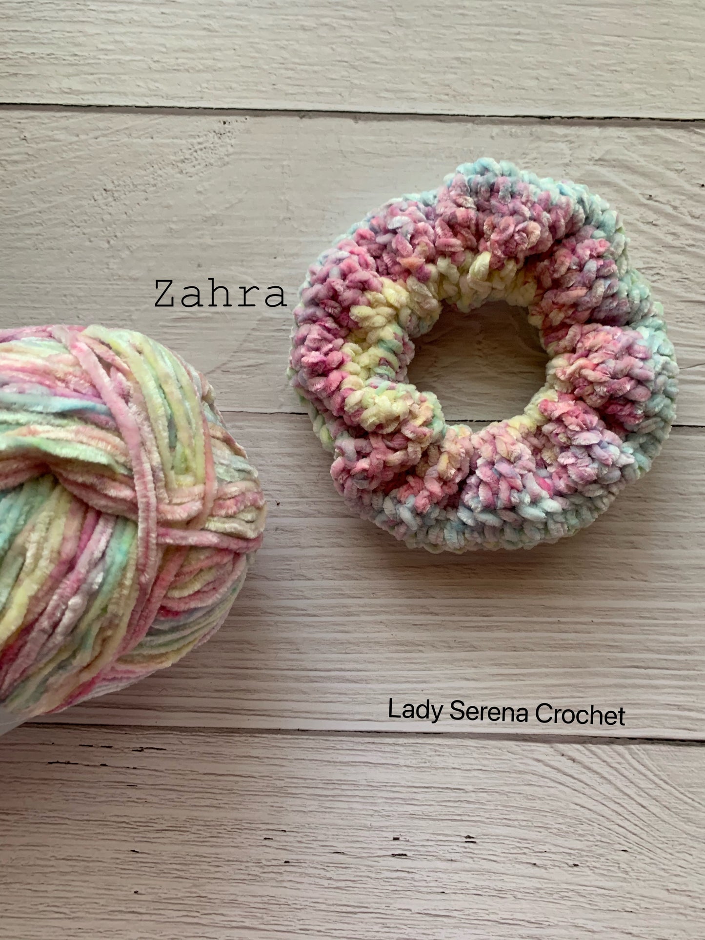 ZAHRA CROCHET HAIR SCRUNCHIE